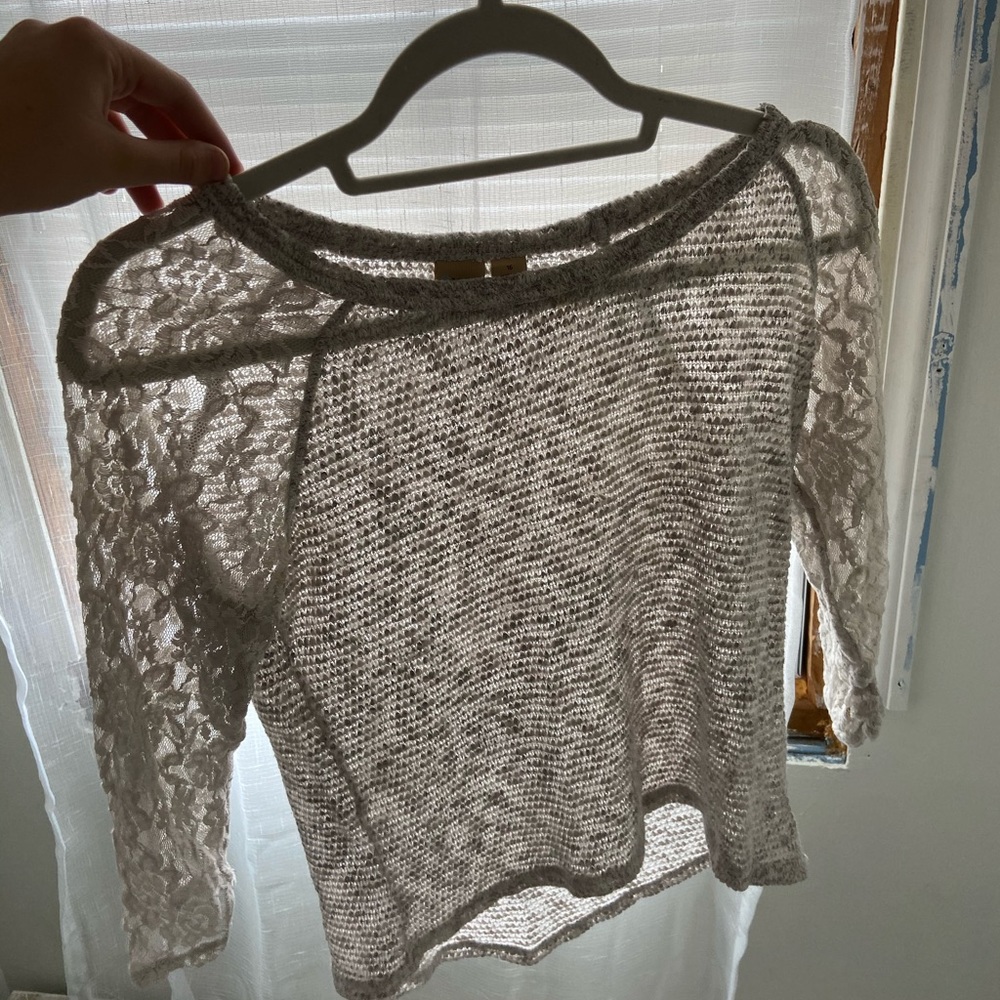 Quarter length sleeve top